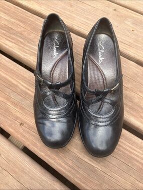 Clark’s Leather Women’s Black Mary Jane Sz6 w/Buckle Closure Shoes